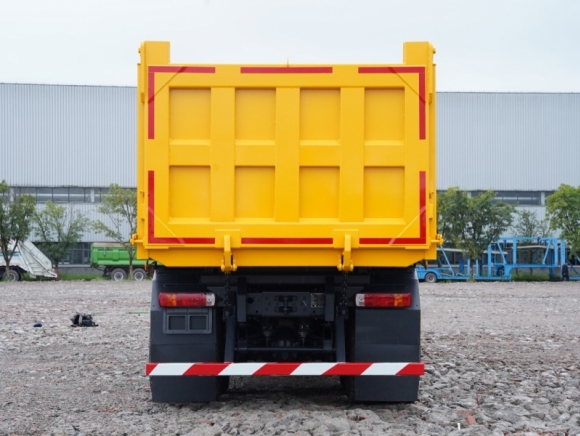 Самосвал Hongyan 6x4